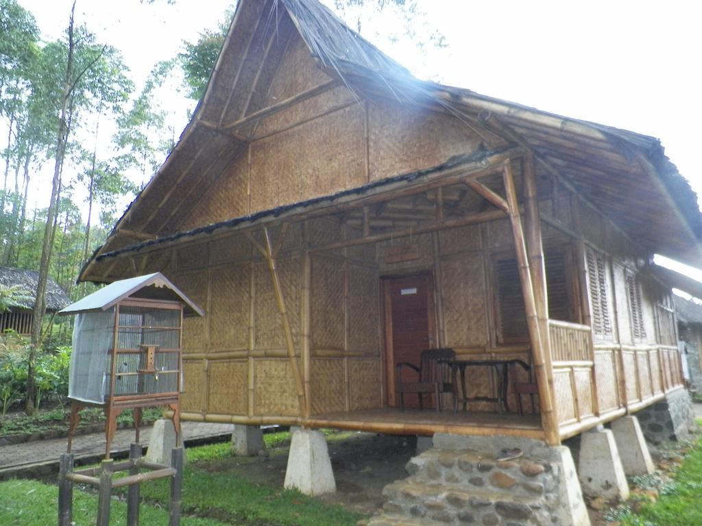 Villa Kampung Karuhun Sutan Raja Bandung Room photo
