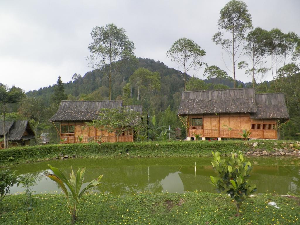 Villa Kampung Karuhun Sutan Raja Bandung Exterior photo